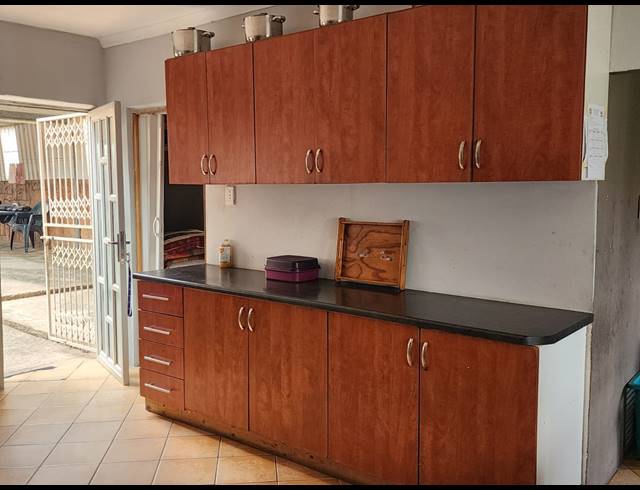 2 BEDROOM DUPLEX TO LET IN CROFTDENE